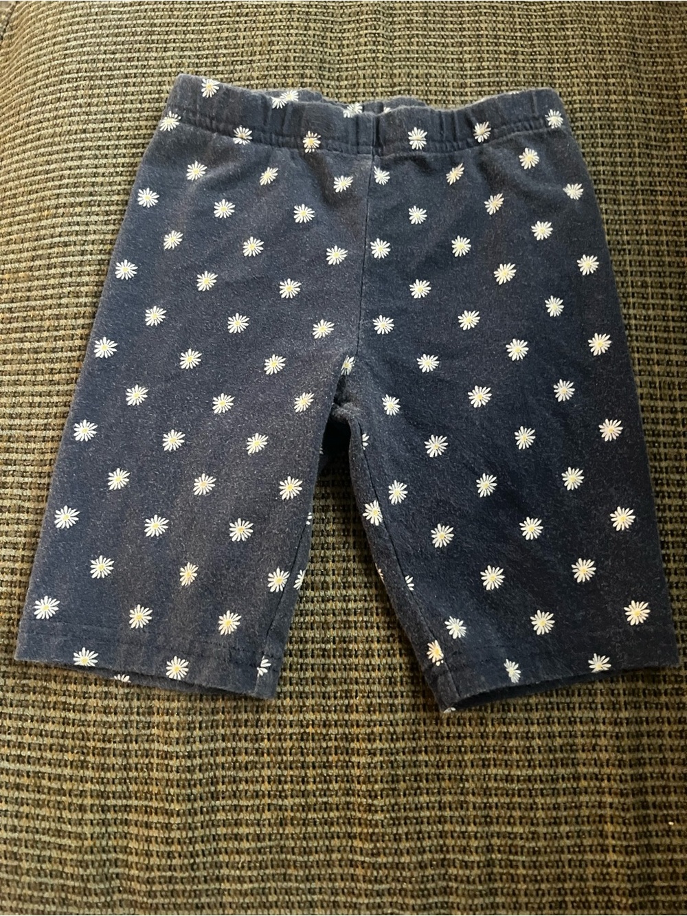 OshKosh B'gosh Navy Shorts with White Daisy Print 6/6x